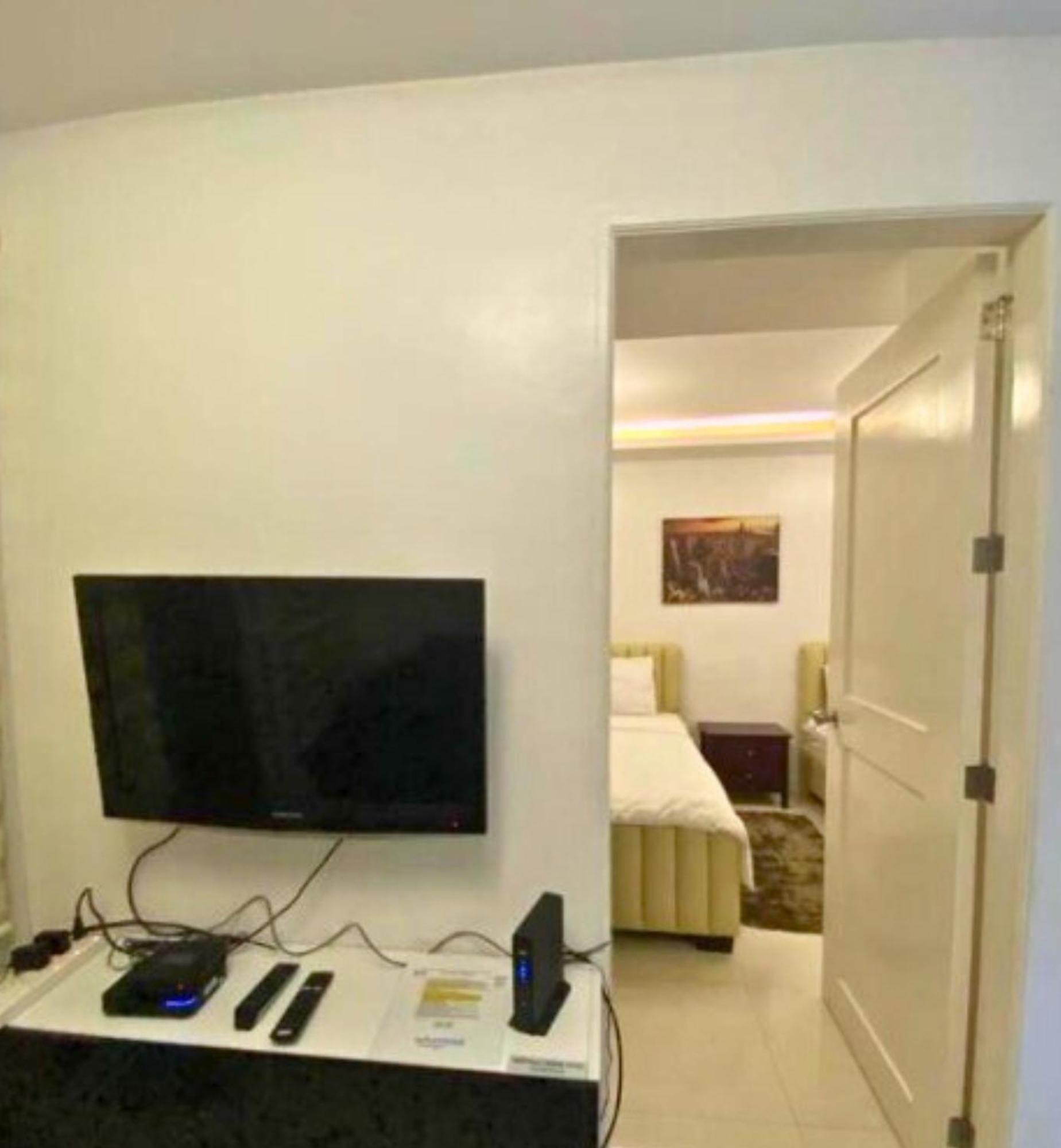 Near Us Embassy X Free Unlimited Pool, Massage & Sauna Access X Promo This Month! Explore Deluxe Studio W Balcony In Manila Perfectly Situated Near Naia Airport, Heart Of Manila Updated 2025 Price For Your Unforgettable Ultimate Staycation Experience Eksteriør billede